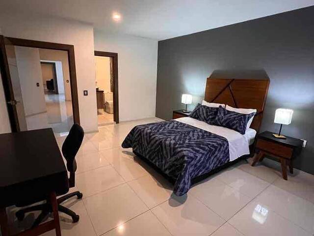 #82 - Casa de dos o más pisos para Venta en Guadalajara - JC - 2