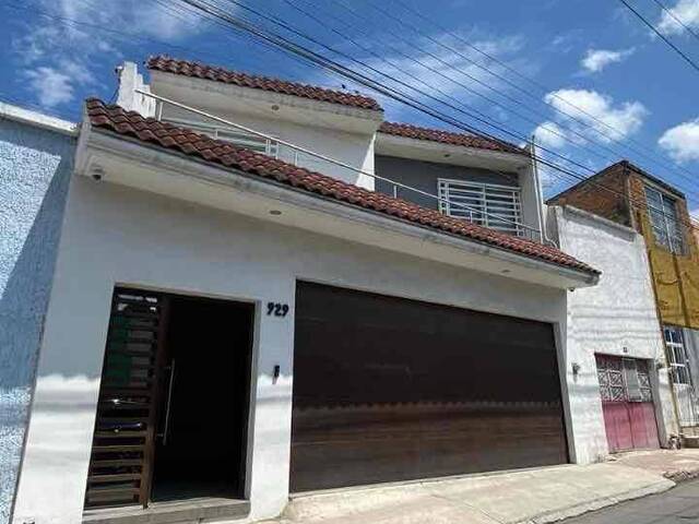 #82 - Casa de dos o más pisos para Venta en Guadalajara - JC - 3